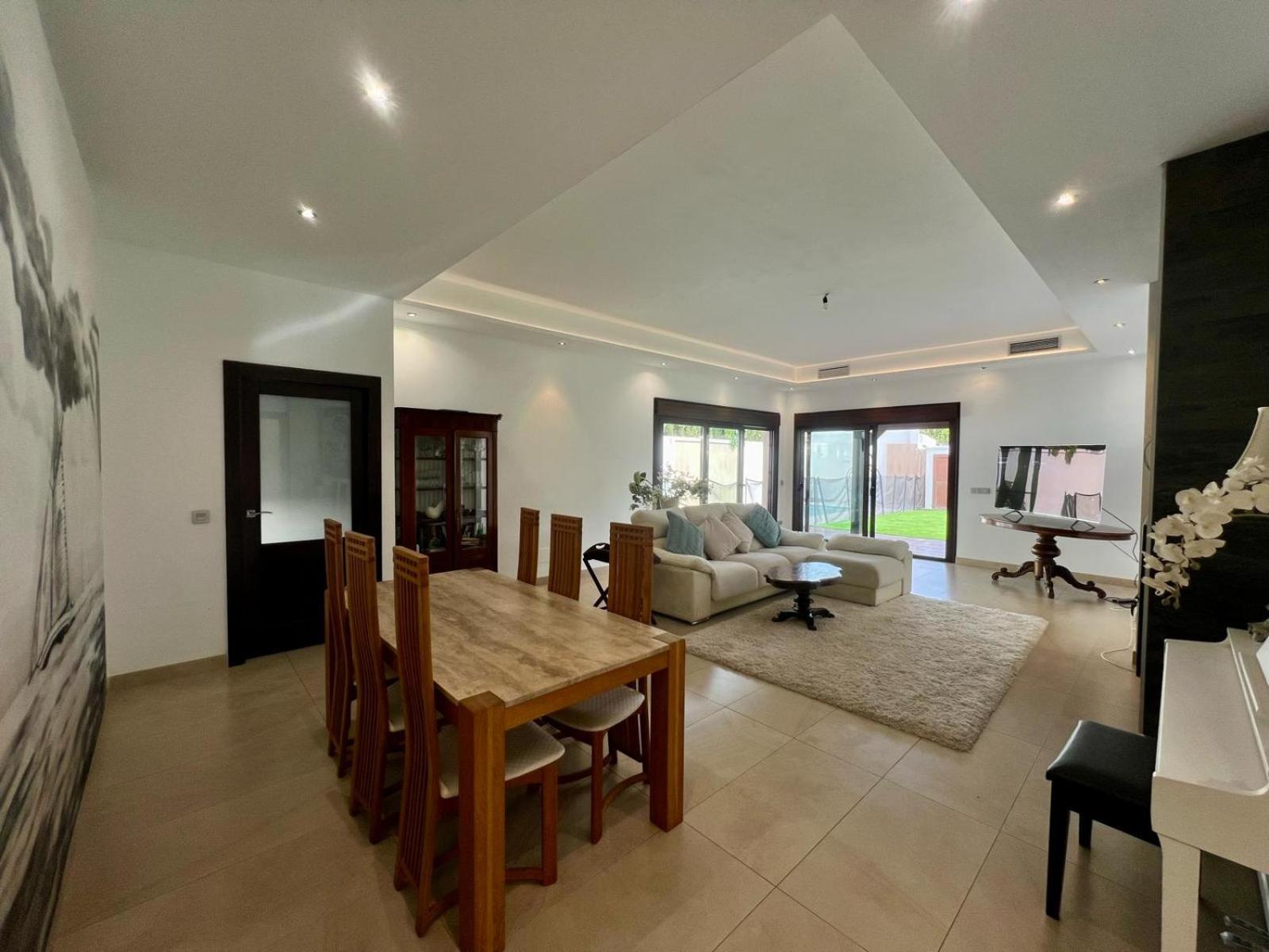 Holiday home Splendid In Pass The Keys *